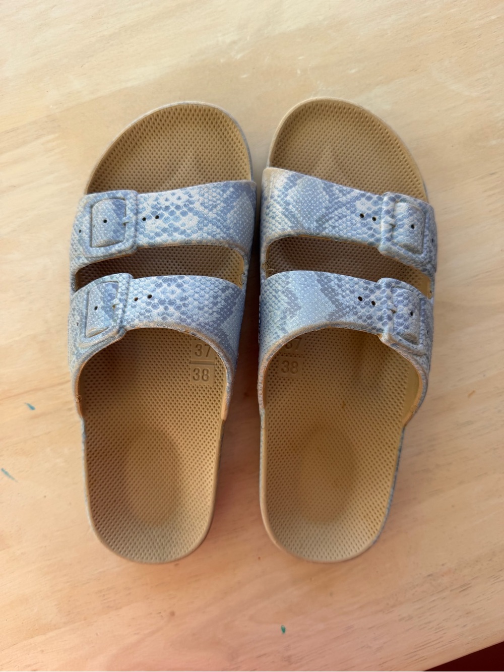Freedom Moses Sandals in Light Silver and Blue Snake-Print